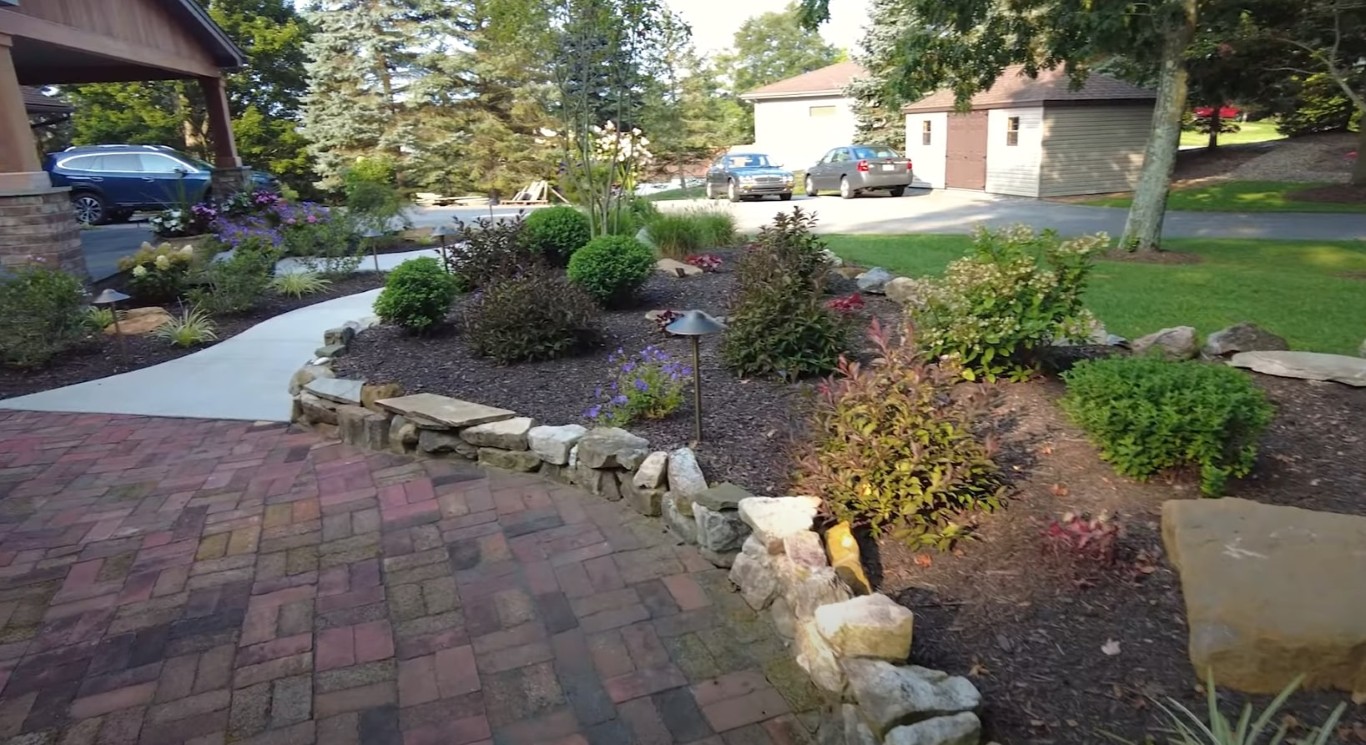 Hardscaping and paver patio services in Town 'n' Country, FL with decorative stone work